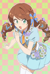  1boy aqua_skirt aqua_vest blue_bow blue_necktie blush bow braid brown_hair butterfly_hair_ornament checkered_background collar commentary_request cowboy_shot crossdressing crossdressing_(mtf) daisy_(flower) dot_nose downwards_triangle_mouth drill_hair eyelashes flower frilled_skirt frills green_background green_eyes hair_bow hair_ornament half_crown_braid idolmaster idolmaster_side-m long_hair looking_at_viewer male_focus mizushima_saki necktie nemuko_(minkoooozzz) open_mouth orange_bow orange_necktie pink_background puffy_short_sleeves puffy_sleeves purple_flower purple_rose ringlets rose shirt short_sleeves skirt smile solo standing striped_blush striped_bow striped_clothes striped_necktie suspender_skirt suspenders thigh-highs trap triangle_mouth twin_drills twintails two-tone_background two-tone_necktie undershirt vest white_collar white_shirt white_thighhighs zettai_ryouiki 