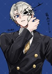  1boy black_suit blue_background blue_eyes buttons collared_shirt commentary_request dobuki double-breasted downturned_eyes expressionless eye_mask grid hair_tie half_eye_mask hand_up kagurabachi male_focus mask necktie official_alternate_costume parted_lips sazanami_hakuri shirt short_hair simple_background solo suit translation_request upper_body white_hair white_shirt yellow_necktie 
