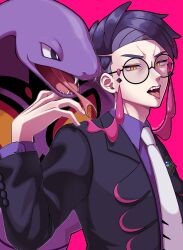  1boy absurdres arbok arm_up black-framed_eyewear black_jacket collared_shirt commentary_request corbeau_(pokemon) forked_tongue glasses highres jacket kyouka._(kyouka) lapels layered_sleeves long_sleeves looking_at_viewer male_focus necktie parted_hair pink_background pokemon pokemon_(creature) pokemon_legends:_z-a purple_hair purple_shirt round_eyewear sharp_teeth shirt short_hair simple_background slit_pupils teeth tongue tongue_out upper_body upper_teeth_only white_necktie wing_collar yellow_eyes 