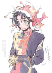  1boy arms_behind_back black_hair black_shirt chinese_clothes dragon_ornament facial_mark fish_hat fur-trimmed_headwear fur_trim green_eyes heterochromia highres identity_v looking_down male_focus mike_morton mike_morton_(rain_pearl) multicolored_shirt official_alternate_costume red_shirt shirt solo stitched_mouth stitches translation_request upper_body white_background yellow_eyes yellow_shirt yousuke_(yosk) 