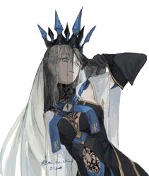  1girl black_dress black_gloves black_veil blue_eyes braid breasts clothing_cutout crown dress fate/grand_order fate_(series) gloves grey_hair highres large_breasts long_hair morgan_le_fay_(fate) morgan_le_fay_(queen_of_winter)_(fate) solo spikes stomach_cutout two-tone_dress veil veil_lift very_long_hair yowa_(niboshi) 