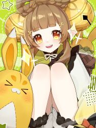  1girl :d absurdres backpack_basket basket bell bloomers blunt_bangs boots bow-shaped_hair braid brown_eyes brown_hair commentary_request dress fur-trimmed_boots fur_trim genshin_impact gradient_sleeves green_background hair_bell hair_ornament hat highres jingle_bell long_hair long_sleeves looking_at_viewer open_mouth qingdai_guanmao radish raimu_(raimuo_illust) short_hair sidelocks smile stuffed_animal stuffed_rabbit stuffed_toy turnip white_bloomers yaoyao_(genshin_impact) yuegui_(genshin_impact) 