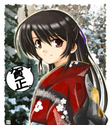  1girl 2000s_(style) bad_id border breasts brown_eyes closed_mouth commentary_request floral_print floral_print_kimono from_side grey_background hair_ribbon hana_(hana_mo_arashi_mo) japanese_clothes kimono long_hair looking_at_viewer original print_kimono purple_ribbon red_kimono ribbon smile solo upper_body white_border 