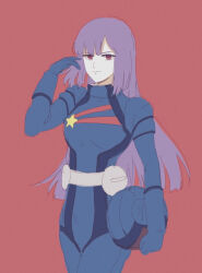  1girl aeug black_bodysuit black_gloves bodysuit breasts closed_mouth collared_bodysuit commentary cowboy_shot english_commentary gloves gundam gundam_zz helmet holding holding_unworn_helmet long_hair long_sleeves looking_at_viewer mecha_pilot_suit medium_breasts mobile_suit normal_suit_(gundam) purple_hair red_background roux_louka simple_background smile solo star_(symbol) star_print tira_zhang unworn_headwear unworn_helmet violet_eyes 