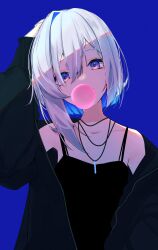  1girl amane_kanata arm_up asymmetrical_bangs asymmetrical_hair black_camisole black_jacket blowing_bubble_gum blue_background blue_hair blurry bob_cut camisole chewing_gum colored_inner_hair commentary depth_of_field double-parted_bangs film_grain flat_chest grey_hair hair_between_eyes hair_over_one_eye hand_on_own_head head_tilt highres hololive jacket jacket_partially_removed looking_at_viewer missing_halo missing_wings multicolored_hair off_shoulder open_clothes open_jacket pink_streaks raised_eyebrows short_hair simple_background single_hair_intake solo spaghetti_strap streaked_hair suikun_(319n.) untranslatable_commentary upper_body violet_eyes virtual_youtuber 
