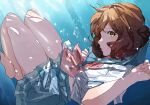  1girl barefoot blue_sailor_collar blue_skirt brown_eyes brown_hair hand_up hibike!_euphonium highres kataru_(ubw-emiya) kitauji_high_school_uniform legs_together looking_at_viewer looking_back medium_hair neckerchief oumae_kumiko parted_lips pink_neckwear pleated_skirt sailor_collar school_uniform serafuku shirt short_sleeves skirt solo underwater water white_shirt 