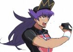  1boy bangs baseball_cap champion_uniform commentary_request dark-skinned_male dark_skin dynamax_band facial_hair floating_hair gloves hat leon_(pokemon) long_hair male_focus morio_(poke_orio) open_mouth partially_fingerless_gloves pokemon pokemon_(game) pokemon_swsh purple_hair shield_print shirt short_sleeves simple_background solo sword_print tongue upper_body upper_teeth white_background yellow_eyes 