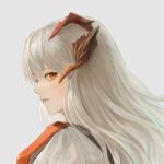  1girl absurdres ahong arknights bangs closed_mouth commentary_request dragon_horns expressionless from_behind grey_background highres horns lips long_hair looking_back orange_eyes profile saria_(arknights) shirt silver_hair simple_background solo upper_body white_shirt 