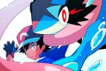  1boy alternate_eye_color ash-greninja ash_ketchum bangs baseball_cap black_gloves black_hair blue_jacket bright_pupils commentary_request dododo_dadada fingerless_gloves gen_6_pokemon gloves greninja hat jacket looking_back male_focus pokemon pokemon_(anime) pokemon_(creature) pokemon_xy_(anime) red_eyes red_headwear short_hair simple_background water water_drop white_background white_pupils 