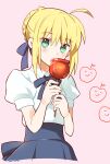  1girl ? ahoge apple_print artoria_pendragon_(all) bangs blonde_hair blue_ribbon blush braid candy_apple commentary_request cropped_torso dress eyebrows_visible_through_hair fate/stay_night fate_(series) food green_eyes hair_ribbon hands_up holding looking_at_viewer neck_ribbon pink_background puffy_short_sleeves puffy_sleeves ribbon saber shiny shiny_hair shirt shirt_tucked_in short_sleeves simple_background skirt solo spoken_question_mark tsuchiya_madose white_shirt 