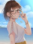 1girl beach black-framed_eyewear blue_eyes blue_sky blurry blurry_background blush brown_hair clouds earrings glasses hand_up jewelry looking_at_viewer looking_back nail_polish necklace ocean original outdoors saitou_(lynx-shrike) shirt short_hair short_sleeves sky smile solo water white_shirt 
