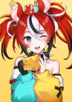  1girl ;d animal animal_ears animal_on_head bare_shoulders black_gloves black_hair blue_eyes blush cheese collar food gloves hair_between_eyes hakos_baelz highres holding holding_food hololive hololive_english looking_at_viewer mouse mouse_ears multicolored_hair on_head one_eye_closed open_mouth rangu redhead simple_background single_glove smile solo spiked_collar spikes upper_body white_hair yellow_background 