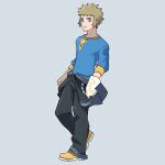  1boy bangs black_pants blonde_hair blue_eyes blue_shirt chain closed_mouth clothes_around_waist commentary ear_clip full_body gloves go-lurk grey_background gym_leader highres male_focus pants pokemon pokemon_(game) pokemon_dppt shirt shoes short_hair simple_background single_glove solo spiky_hair standing volkner_(pokemon) white_gloves yellow_footwear 