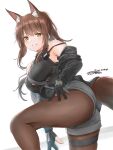  1girl animal_ears arknights ass bare_shoulders black_gloves black_shirt blush breasts brown_hair brown_legwear commentary_request dated fox_ears fox_girl fox_tail franka_(arknights) gloves grey_shorts grin highres large_breasts legwear_under_shorts long_hair long_sleeves off_shoulder official_alternate_costume pantyhose parted_lips partially_fingerless_gloves ponytail shirt short_shorts shorts sidelocks signature simple_background skindentation smile solo tail thigh_strap white_background yellow_eyes yukinoshiro 