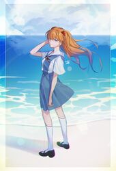  1girl bangs banned_artist blue_eyes brown_footwear clouds dated evangelion:_3.0+1.0_thrice_upon_a_time eyebrows_visible_through_hair floating_hair from_side full_body green_skirt hair_ornament hand_in_hair hand_up highres horizon kneehighs long_hair looking_at_viewer neon_genesis_evangelion ocean outdoors rebuild_of_evangelion red_ribbon ribbon shiny shiny_hair shirt shoes short_sleeves signature skirt smile solo souryuu_asuka_langley white_legwear white_shirt yurang 