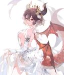  1girl backless_dress backless_outfit bare_shoulders breasts bridal_gauntlets brown_hair commentary_request cowboy_shot dragon_girl dragon_tail dragon_wings dress gloves granblue_fantasy grea_(shingeki_no_bahamut) hair_ornament highres horns lips looking_back medium_breasts nevakuma_(fanfanas) orange_eyes pointy_ears short_hair sideboob sidelocks simple_background smile solo tail white_background white_dress white_gloves wings 