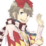  1boy argyle_coat bangs black_scarf blue_scarf bow coat commentary_request green_eyes green_hair hair_bow looking_at_viewer male_focus minstrel_(ragnarok_online) nyt_(1-0-z) open_mouth polka_dot polka_dot_scarf ragnarok_online red_bow red_coat red_scarf scarf short_hair simple_background smile solo striped striped_scarf upper_body upper_teeth white_background white_scarf 