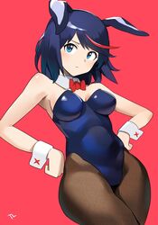  1girl absurdres animal_ears armpit_peek artist_name bangs bare_shoulders blue_eyes blue_leotard bow bowtie breasts brown_legwear dark_blue_hair detached_collar fake_animal_ears gradient gradient_legwear groin hands_on_hips highres initial kill_la_kill leotard matoi_ryuuko medium_hair multicolored_hair pantyhose parted_bangs playboy_bunny red_background red_neckwear redhead simple_background solo streaked_hair t-lex thighs two-tone_hair wrist_cuffs 