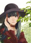  1girl black_hair blurry blurry_background choker crimson_(vtuber) eyebrows_visible_through_hair hat highres indie_virtual_youtuber jewelry large_hat leaf light_particles long_hair multicolored multicolored_hair necklace parted_lips pearl_necklace pink_lips plant red_choker red_eyes redhead shiomiya_iruka solo streaked_hair upper_body virtual_youtuber wind 