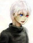  1boy bangs black_shirt blue_eyes from_side grey_background heterochromia kaneki_ken male_focus open_mouth red_eyes shirt short_hair simple_background solo stitched_mouth stitches straw_like tokyo_ghoul upper_body white_hair 