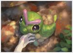  1other black_eyes blurry border caterpie caterpillar commentary_request day kikuyoshi_(tracco) leaf outdoors pokemon pokemon_(creature) sparkle white_border 