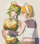  2girls ahoge arm_warmers bare_shoulders beige_background belt black_collar blonde_hair blue_eyes bow collar collarbone collared_shirt crop_top detached_collar expressionless from_behind goggles goggles_on_head green_eyes green_hair gumi hair_bow hand_on_another&#039;s_shoulder head_tilt highres kagamine_rin looking_at_viewer looking_back multiple_girls orange_skirt orange_vest red_goggles shirt short_hair sidelocks skirt sleeveless sleeveless_shirt smile upper_body vest vocaloid white_bow white_shirt wounds404 yellow_shirt 