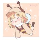  1girl =_= baseball_cap bee_hair_ornament bee_print blonde_hair blush_stickers chibi commentary dress english_commentary eyebrows_visible_through_hair fake_antennae hair_ornament hairclip hat hololive insect_wings kukie-nyan long_sleeves open_mouth pinafore_dress short_hair smile solo twitter_username virtual_youtuber watson_amelia wings 