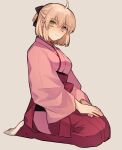  1girl ahoge bangs black_bow blonde_hair blush bow breasts commentary_request eyebrows_visible_through_hair fate/grand_order fate_(series) grey_background hair_between_eyes hair_bow highres japanese_clothes kimono looking_at_viewer okita_souji_(fate) own_hands_together seiza short_hair simple_background sitting smile solo usamimikurage yellow_eyes 