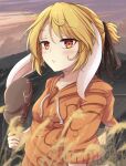  1girl alternate_hairstyle animal_ears bangs blurry blurry_foreground brown_headwear closed_mouth clouds drawstring eyebrows_visible_through_hair floppy_ears hat hat_removed headwear_removed highres holding holding_clothes holding_hat hood hoodie looking_at_viewer neko_mata orange_hoodie outdoors ponytail rabbit_ears red_eyes ringo_(touhou) short_hair short_sleeves sky solo touhou upper_body 