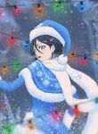  1girl absurdres bleach blue_dress blue_eyes blue_headwear blurry capelet doubleragnarok dress eyeliner from_behind hair_between_eyes hat highres kuchiki_rukia looking_back makeup open_mouth santa_dress santa_hat scarf signature smile snow solo upper_body white_scarf 