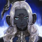  &gt;:) 1girl au_ra blue_background blue_eyes colored_skin commentary dragon_horns final_fantasy final_fantasy_xiv frischenq grey_skin horn_ornament horn_ring horns long_hair looking_at_viewer portrait sadu_dotharl scales signature silver_hair smirk solo staff v-shaped_eyebrows wavy_hair 