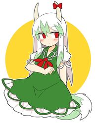  1girl arm_behind_back bangs bow closed_mouth dress ex-keine eyebrows_visible_through_hair green_dress green_hair highres horn_bow horn_ornament horns ini_(inunabe00) kamishirasawa_keine long_hair looking_at_viewer looking_to_the_side multicolored_hair puffy_short_sleeves puffy_sleeves red_bow red_eyes red_neckwear short_sleeves tail touhou two-tone_hair 