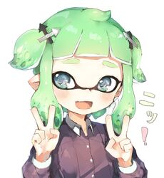  ! 1girl artist_request bad_source bangs blue_eyes blush collar green_hair hair_ornament hairclip highres inkling long_sleeves looking_to_the_side open_mouth pointy_ears purple_shirt shirt short_hair simple_background smile solo splatoon_(series) upper_body v white_background 