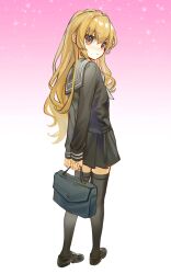  1girl absurdres aisaka_taiga arms_behind_back bag black_bag black_footwear black_sailor_collar black_serafuku black_shirt black_skirt black_thighhighs blush brown_eyes closed_mouth commentary from_behind full_body gradient_background hair_between_eyes highres holding holding_bag light_brown_hair loafers long_hair long_sleeves looking_at_viewer looking_back miniskirt nose_blush pink_background pleated_skirt sailor_collar school_bag school_uniform serafuku shirt shoes simple_background skirt solo standing star_(symbol) symbol-only_commentary thigh-highs toradora! v_arms wavy_hair white_background xianyusixu zettai_ryouiki 