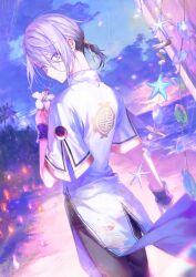 1boy beach bishounen black_pants blue_eyes chinese_clothes closed_mouth clothing_request cowboy_shot dutch_angle fate/grand_order fate_(series) flower flower_to_mouth game_cg hair_between_eyes hair_tie hand_up hibiscus high_collar holding holding_flower hou_(ppo) long_hair_between_eyes looking_at_viewer looking_back low_ponytail male_focus multicolored_eyes ocean official_art pants ponytail prince_of_lan_ling_(eastern_socialite_attire)_(fate) prince_of_lan_ling_(fate) purple_theme purple_wrist_cuffs sand short_ponytail short_sleeves sidelocks smile solo starfish third-party_source two-tone_eyes violet_eyes white_flower wrist_cuffs 