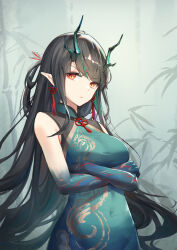  1girl aoba_aratame_ni arknights arms_under_breasts bare_shoulders black_hair blue_dress blue_hair breasts closed_mouth commentary_request covered_navel crossed_arms dress dusk_(arknights) highres horns looking_at_viewer medium_breasts multicolored_hair red_eyes sleeveless sleeveless_dress solo streaked_hair upper_body 