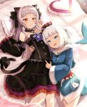  2girls adda animal_ears bare_shoulders black_bow blue_eyes blue_hair bow cat_ears cat_girl cat_tail collarbone commentary detached_sleeves fish_tail gawr_gura hair_bow highres hololive long_sleeves looking_at_another medium_hair multicolored_hair multiple_girls murasaki_shion on_bed open_mouth pillow shark_tail sharp_teeth silver_hair smile streaked_hair tail tail_bow tail_ornament teeth two_side_up virtual_youtuber wide_sleeves yuri 
