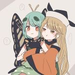  ... 2girls ? antennae aqua_hair black_headwear blonde_hair blush butterfly_wings cape closed_mouth dress eternity_larva fairy green_dress hat leaf leaf_on_head long_hair matara_okina multicolored_clothes multicolored_dress multiple_girls orange_cape orange_eyes orange_sleeves pout short_hair spoken_ellipsis spoken_question_mark suzushiro_(daikon793) touhou wings 