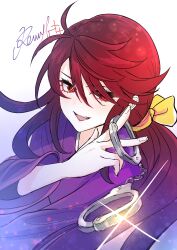  1girl absurdres bow cuffs glint gradient_background hair_between_eyes hair_bow handcuff_dangle handcuffs highres japanese_clothes kimono kotohime_(touhou) long_hair long_sleeves looking_to_the_side low_ponytail ponytail purple_kimono red_eyes sea_scorpion_(umisasori) shackles signature smile touhou touhou_(pc-98) upper_body wide_sleeves yellow_bow 