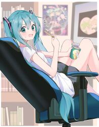  1girl :d alternate_costume aqua_eyes aqua_hair barefoot black_shorts blush bookshelf chair commentary_request double-parted_bangs feet feet_out_of_frame food from_side gaming_chair hair_between_eyes hatsune_miku highres holding holding_food indoors knees_up long_hair looking_at_viewer mani_(manidrawings) monitor open_mouth outline poster_(object) reclining shirt short_shorts short_sleeves shorts sidelocks sitting smile snack solo sweat swivel_chair thighs turning_head twintails very_long_hair vocaloid white_outline white_shirt 
