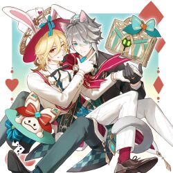  2boys alhaitham_(genshin_impact) animal_ear_fluff animal_ears antenna_hair aranara_(genshin_impact) argyle_clothes argyle_vest arm_strap black_gloves black_jacket black_pants black_ribbon black_shoes blonde_hair blue_bow blue_vest blush border bow brown_shoes buttons card cat_boy cat_ears cat_tail chinese_commentary closed_mouth coattails collared_shirt commentary_request cropped_jacket diamond_(shape) earrings eyelashes genshin_impact gloves gold_ring gradient_background green_eyes green_hair green_vest grey_hair grin hair_between_eyes hat hat_bow heart heart_earrings highres holding_hands jacket jewelry kaveh_(genshin_impact) lapels long_hair long_sleeves looking_at_viewer male_focus mehrak_(genshin_impact) multicolored_hair multiple_boys neck_ribbon one_eye_closed open_clothes open_jacket orangezhaoze outline outside_border pants parted_bangs playing_card pocket_watch rabbit_ears red_bow red_eyes red_ribbon red_socks ribbed_socks ribbon shirt shoes short_hair sitting sitting_on_lap sitting_on_person smile socks striped_clothes striped_vest suitcase swept_bangs tail tailcoat thigh_strap top_hat two-sided_fabric two-sided_jacket vertical-striped_clothes vertical-striped_vest vest watch white_border white_gloves white_hat white_jacket white_outline white_pants white_shirt wing_collar 