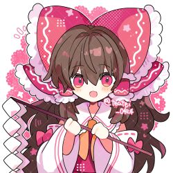 1girl :3 :d alternate_color alternate_hair_length_(longer) artist_name ascot bow brown_hair commentary detached_sleeves frilled_bow frilled_hair_tubes frills gohei hair_between_eyes hair_bow hair_tubes hakurei_reimu hands_up highres holding holding_gohei huge_bow long_hair long_sleeves looking_at_viewer messy_hair notice_lines open_mouth pink_bow pink_eyes pink_ribbon red_vest ribbon ribbon-trimmed_sleeves ribbon_trim shirocha_tei simple_background smile solo straight-on touhou twitter_username two-tone_bow untranslatable_commentary upper_body vest watermark white_background white_bow yellow_ascot 