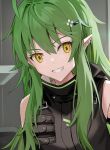  1girl :d ahoge arknights bangs bare_shoulders eyebrows_visible_through_hair gavial_(arknights) green_hair grin hair_ornament hairclip indoors long_hair looking_at_viewer motto_(night_wear) parted_lips pointy_ears sleeveless smile solo teeth upper_body very_long_hair yellow_eyes 
