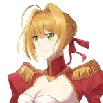  1girl ahoge blonde_hair blurry breasts cleavage corset daisuke_(pixiv14941270) fate/extra fate/grand_order fate_(series) flower green_eyes hair_flower hair_ornament highres looking_at_viewer nero_claudius_(fate)_(all) ocean petals saber_extra short_hair smile solo 