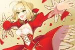  1girl ahoge blonde_hair blurry breasts cleavage corset fate/extra fate/grand_order fate_(series) flower green_eyes hair_flower hair_ornament highres looking_at_viewer nero_claudius_(fate)_(all) ocean petals saber_extra short_hair smile solo tsubawako 