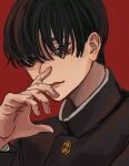  1boy bangs black_hair black_jacket buttons commentary gakuran green_eyes hair_over_eyes hand_to_own_mouth hand_up jacket kagoya1219 long_bangs long_sleeves looking_at_viewer male_focus original red_background school_uniform short_hair simple_background solo upper_body 