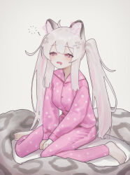  1girl absurdres animal_ears barefoot commentary_request drooling feet hair_between_eyes highres indie_virtual_youtuber korean_commentary large_tail long_hair pants pink_eyes pink_hair pink_pants pink_shirt shirt sidelocks sitting sleepwear sleepy solo tail tiger_ears tiger_girl tiger_tail toes twintails wariza white_background white_hair yoon_cook 