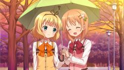  2girls :d black_hairband black_ribbon blonde_hair blue_eyes blunt_bangs blush bow bowtie closed_eyes closed_mouth collared_shirt flower game_asset gochuumon_wa_usagi_desu_ka? gochuumon_wa_usagi_desu_ka??_wonderful_party! green_umbrella hair_flower hair_ornament hair_ribbon hairband hairclip holding holding_umbrella hoto_cocoa kirima_syaro lamppost long_sleeves medium_hair multiple_girls nature non-web_source official_art open_mouth orange_bow orange_bowtie orange_hair outdoors parallel_hairclips park pink_vest rabbit_house_uniform rain red_bow red_bowtie ribbon self-datamine shared_umbrella shirt short_hair smile standing sunset tree umbrella upper_body vest wavy_hair white_shirt yellow_vest 