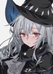  1girl aogisa arknights ascot bangs black_headwear blush closed_mouth eyebrows_visible_through_hair grey_ascot high_collar highres long_hair looking_at_viewer red_eyes silver_hair simple_background skadi_(arknights) smile solo upper_body white_background 