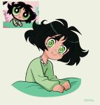  bangs black_hair bright_pupils buttercup_(ppg) buttercup_redraw_challenge dated derivative_work green_background green_eyes green_pajamas highres kyu-bum_lee long_sleeves looking_at_viewer messy_hair powerpuff_girls reference_inset screencap_redraw signature simple_background under_covers upper_body white_pupils 